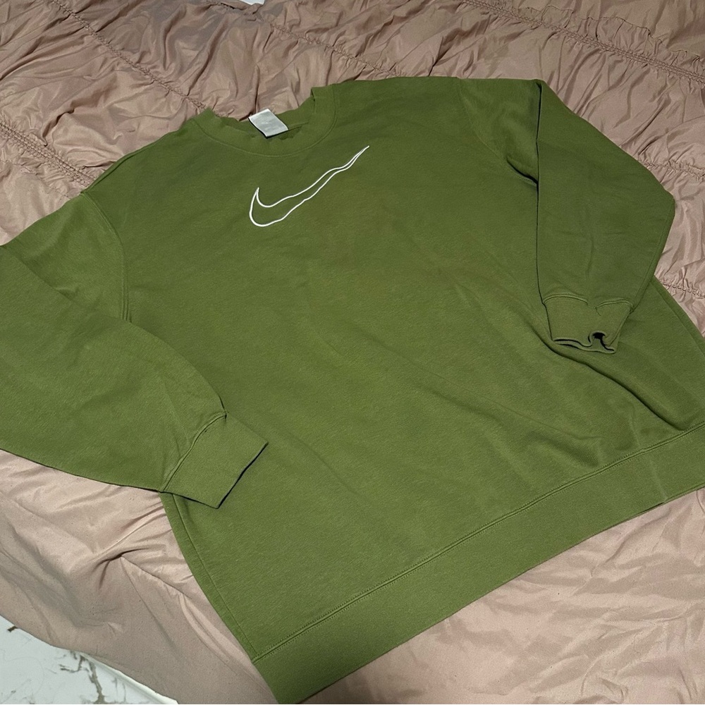 Nike Dri-FIT Get Fit Women's Graphic Crew-Neck Sweatshirt - Picture 4 of 11